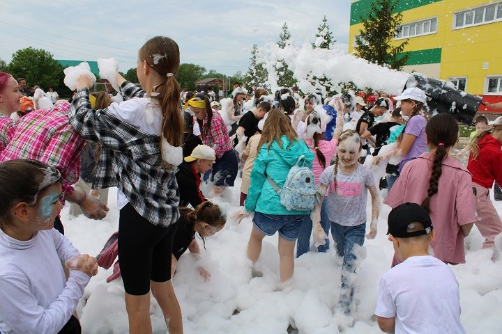 «Чиксез балачак», яки балалар өчен «Күбекле бәйрәм» (фоторепортаж)