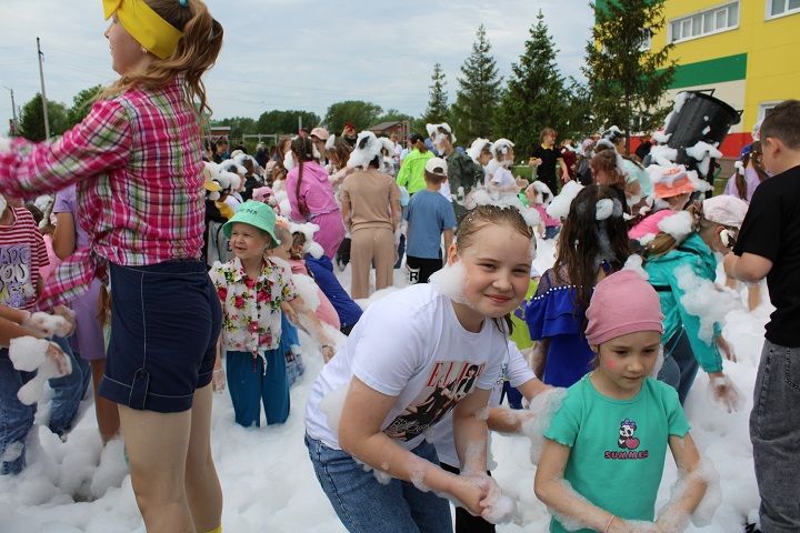 «Чиксез балачак», яки балалар өчен «Күбекле бәйрәм» (фоторепортаж)