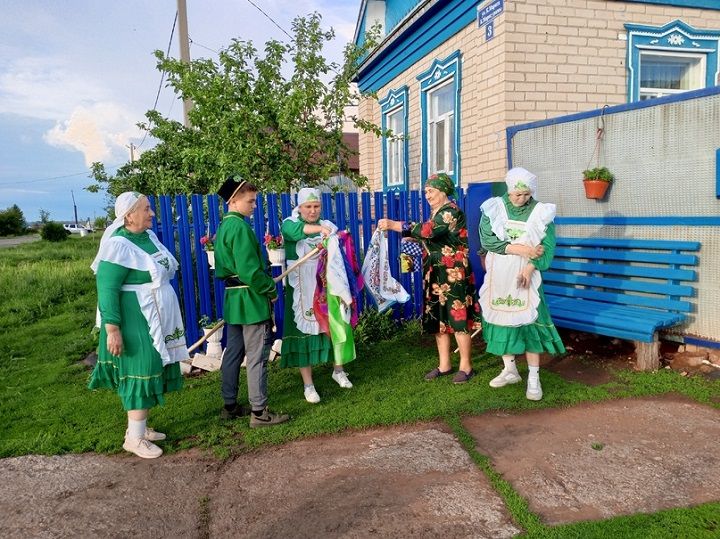 Акбүре авылында «Сөлге җыю» йоласын үткәргәннәр