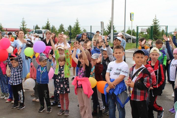 «Чиксез балачак», яки балалар өчен «Күбекле бәйрәм» (фоторепортаж)