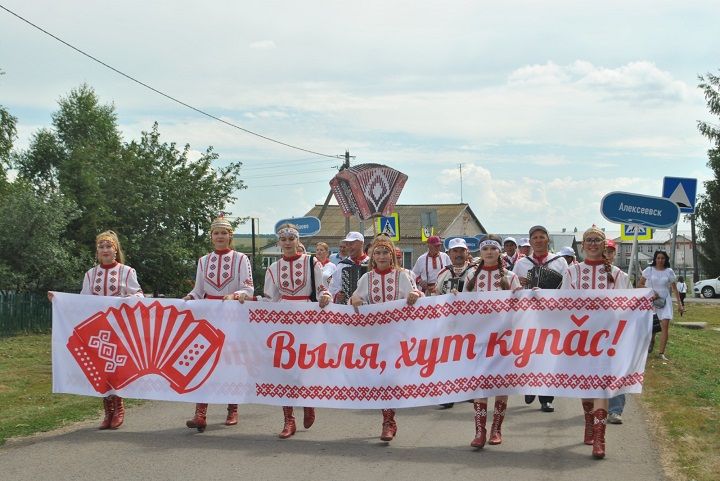 С  фестиваля чувашского народного творчества «Выля, хут купӑс!», посвященного памяти  Петра  Носкова