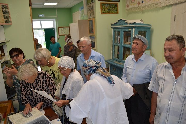 Зирекле авылында мәктәп тәмамлаучыларның очрашуы