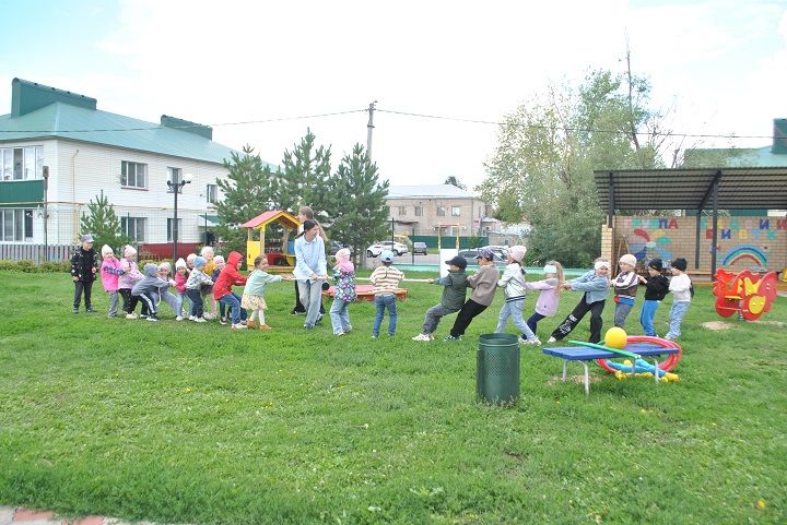 Яңа Чишмә районында яңа уку елы алдыннан белем бирү учреждениеләрен кабул итү бара (Фоторепортаж)