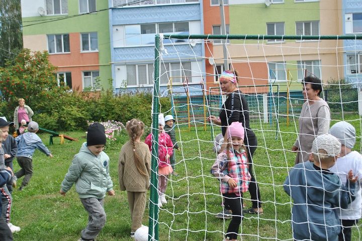 Яңа Чишмә районында яңа уку елы алдыннан белем бирү учреждениеләрен кабул итү бара (Фоторепортаж)