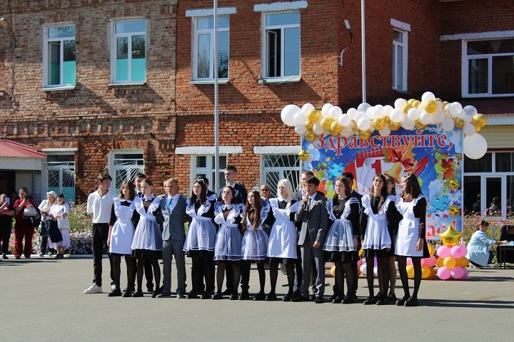 Новый учебный год стартовал в Новошешминской гимназии (фоторепортаж)