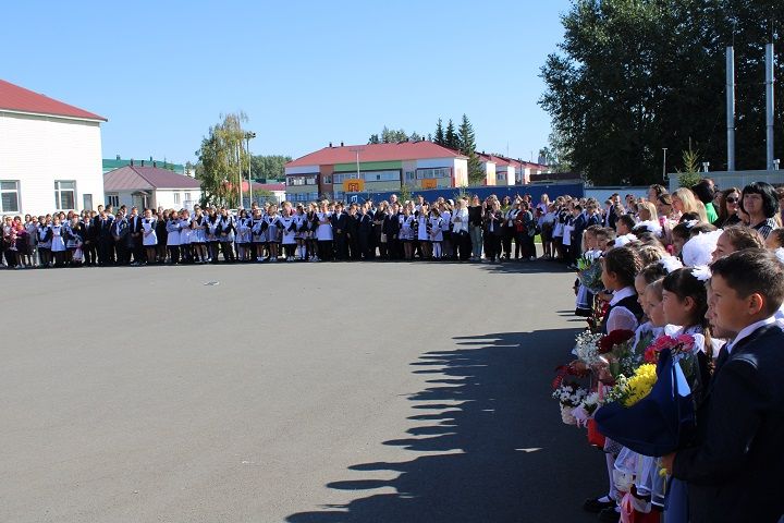 Новый учебный год стартовал в Новошешминской гимназии (фоторепортаж)