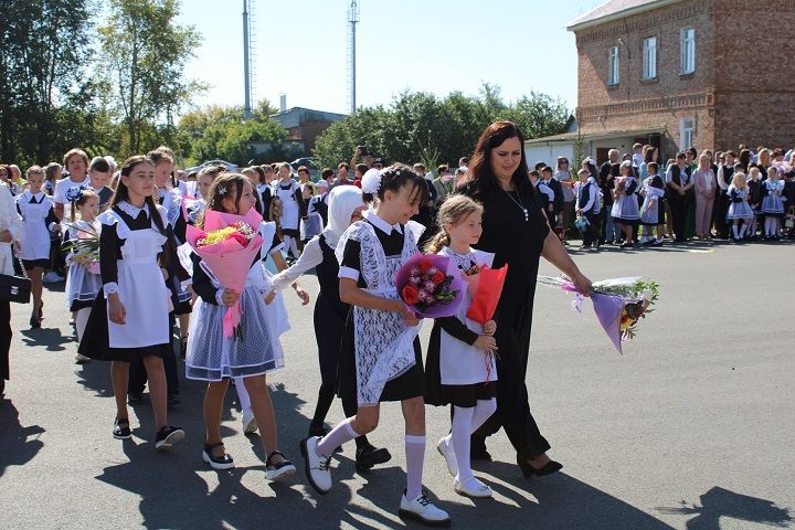 Новый учебный год стартовал в Новошешминской гимназии (фоторепортаж)