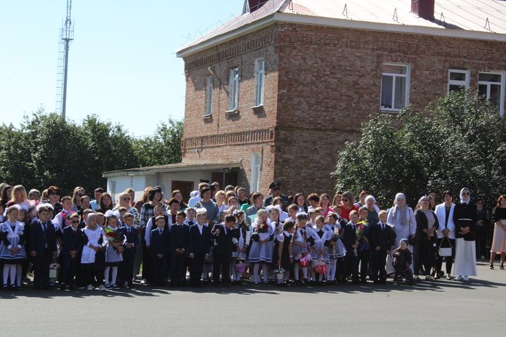 Новый учебный год стартовал в Новошешминской гимназии (фоторепортаж)