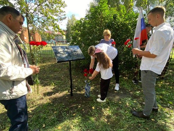 В Слободе Екатерининской  установлена мемориальная доска в честь погибшего воина