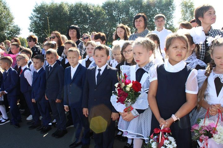 Новый учебный год стартовал в Новошешминской гимназии (фоторепортаж)