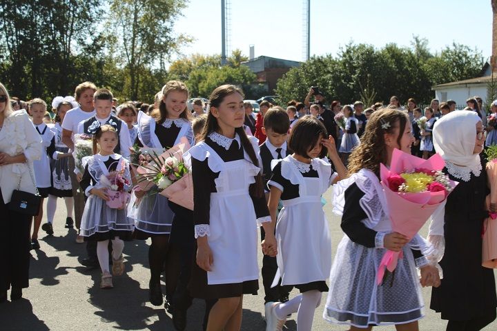 Новый учебный год стартовал в Новошешминской гимназии (фоторепортаж)