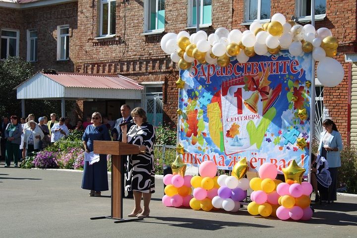 Новый учебный год стартовал в Новошешминской гимназии (фоторепортаж)