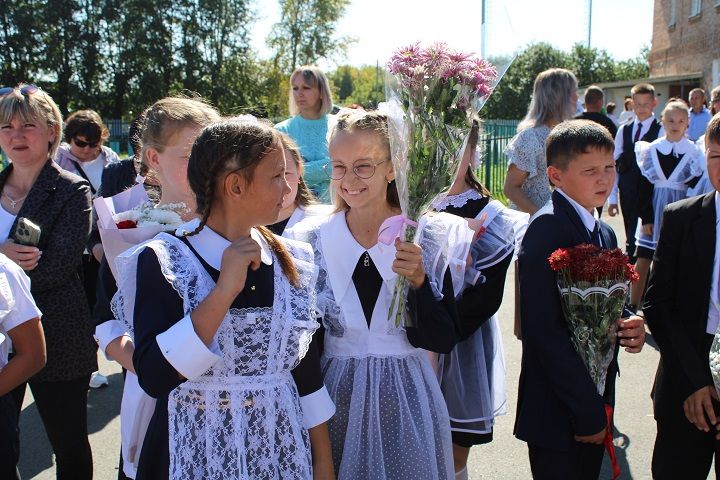 Новый учебный год стартовал в Новошешминской гимназии (фоторепортаж)