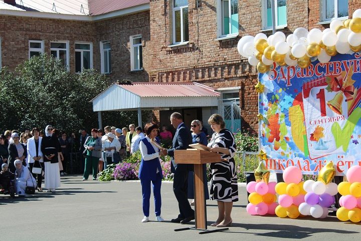 Новый учебный год стартовал в Новошешминской гимназии (фоторепортаж)