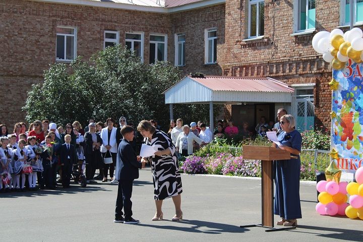 Новый учебный год стартовал в Новошешминской гимназии (фоторепортаж)