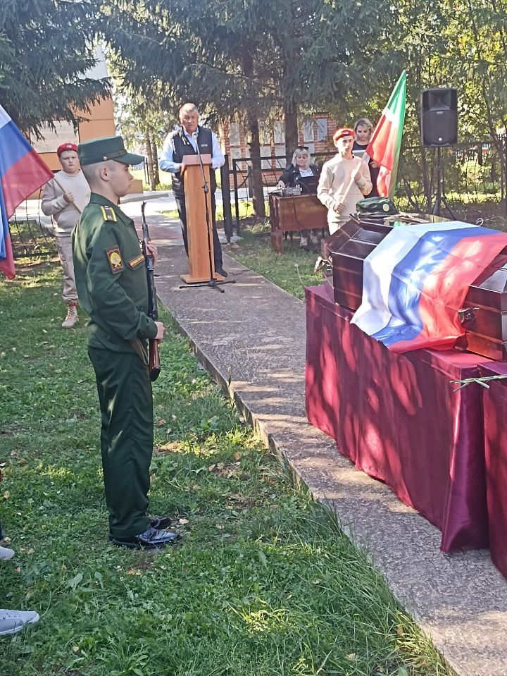 В Слободе Петропавловской простились с бойцом, погибшим в зоне СВО