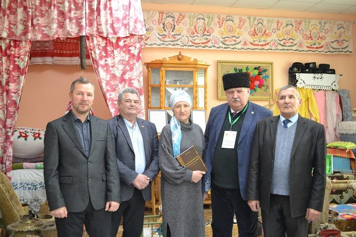 Обменялись опытом и книгами