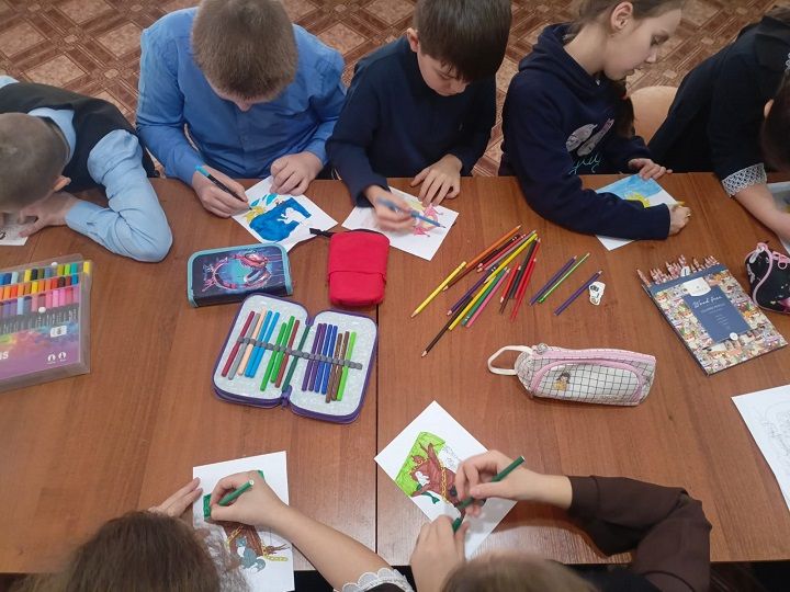 В Шахмайкинском музее прошёл Пушкинский час «Раскрасим сказки Пушкина»