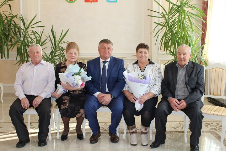 ЗАГСта биш алтын һәм бер сапфир туй үткәрелде