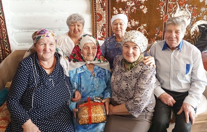 Гульзагару Шакирову из Простых Челнов поздравили с 95-летием