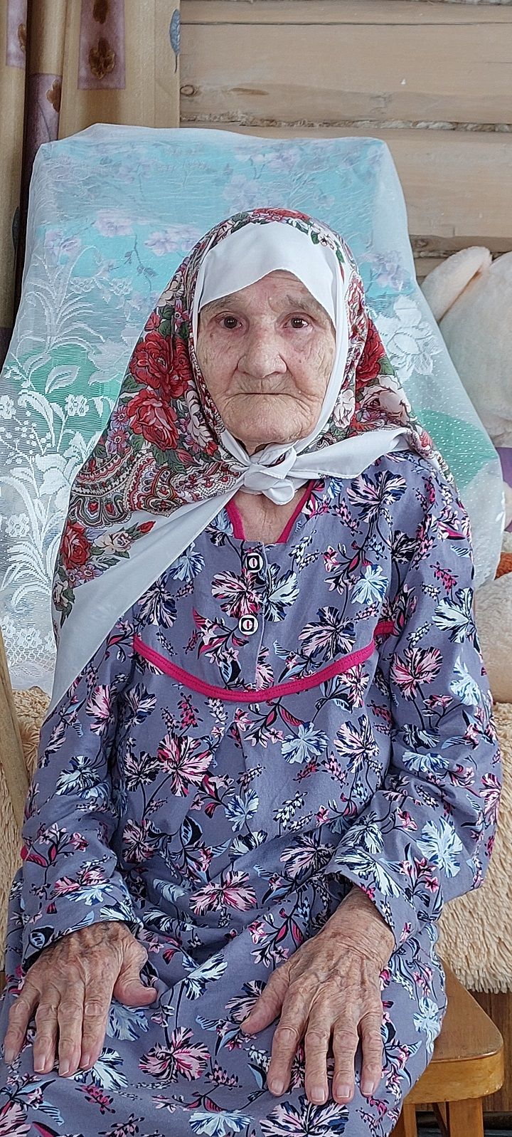 Жила скромно и честно