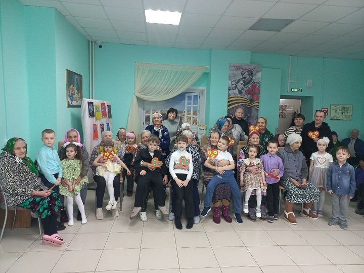 Новошешминские детсадовцы побывали в гостях у бабушек