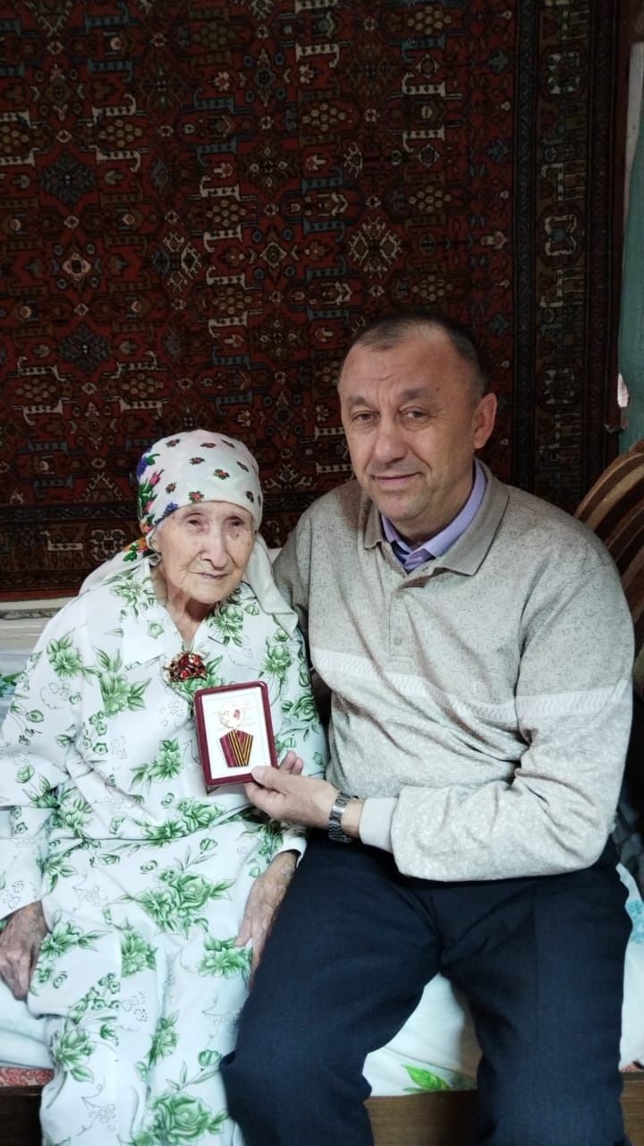 Чествуем героев тыла: В Шахмайкинском поселении наградили тружеников Великой Отечественной войны