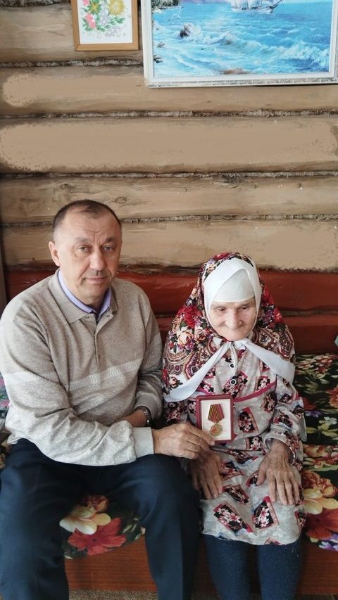 Чествуем героев тыла: В Шахмайкинском поселении наградили тружеников Великой Отечественной войны