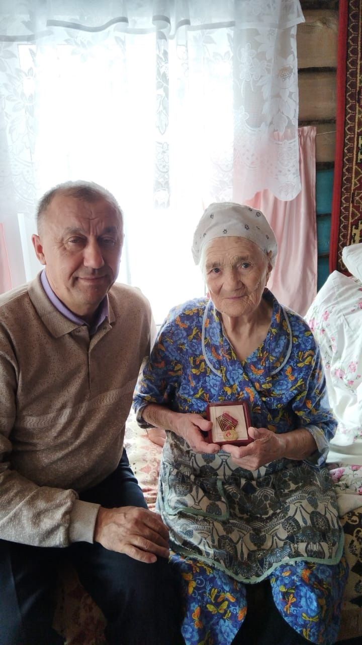 Чествуем героев тыла: В Шахмайкинском поселении наградили тружеников Великой Отечественной войны