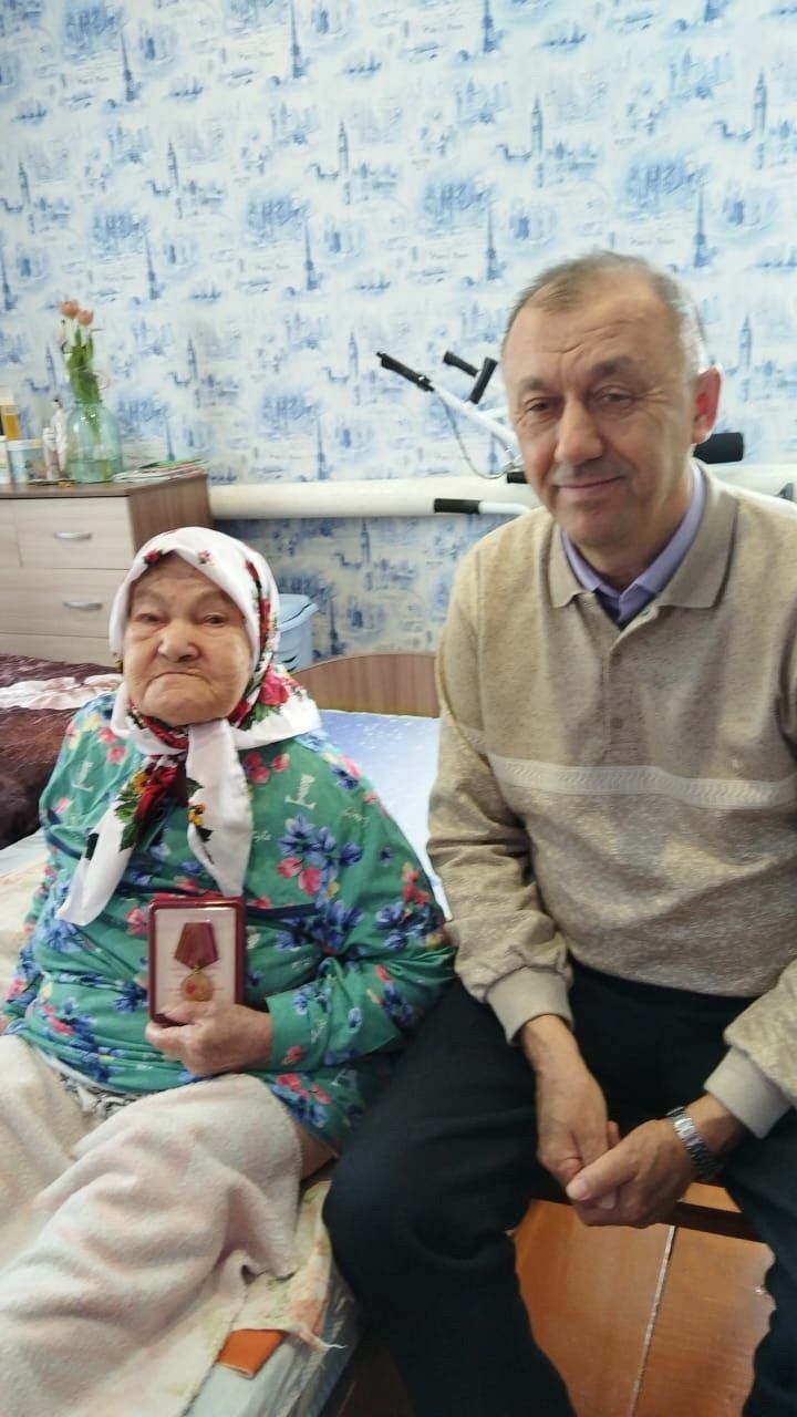 Чествуем героев тыла: В Шахмайкинском поселении наградили тружеников Великой Отечественной войны