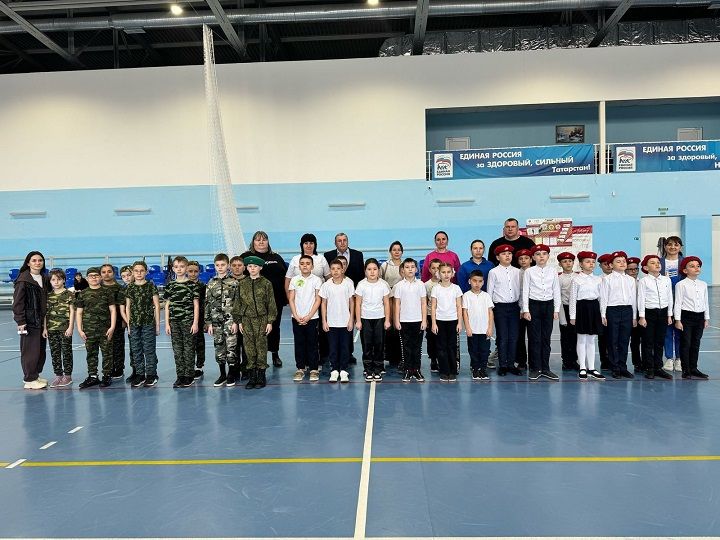 В Новошешминске прошла военно-патриотическая игра «Зарница»