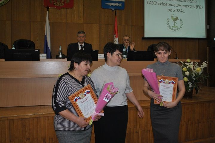 В Новошешминске Почетными грамотами наградили лучших работников здравоохранения по итогам 2024 года