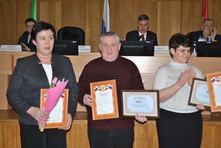 В Новошешминске Почетными грамотами наградили лучших работников здравоохранения по итогам 2024 года