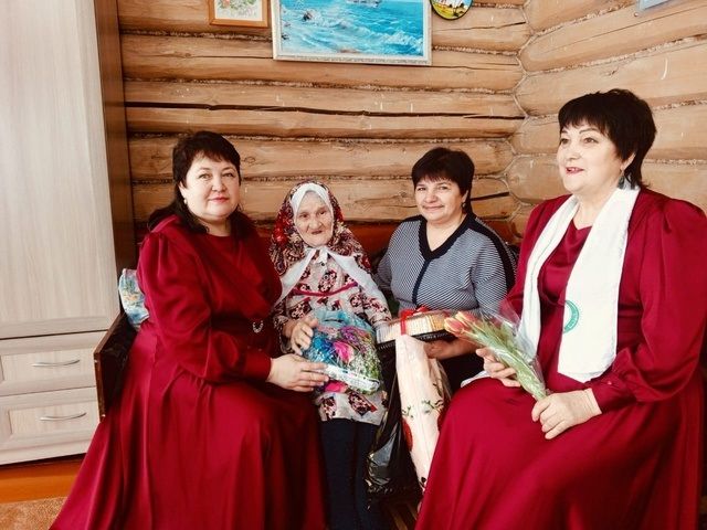 Чаллы башы авылында Гайфетдинова Хафизә Гельметдин кызына бүген 95 яшь тулды