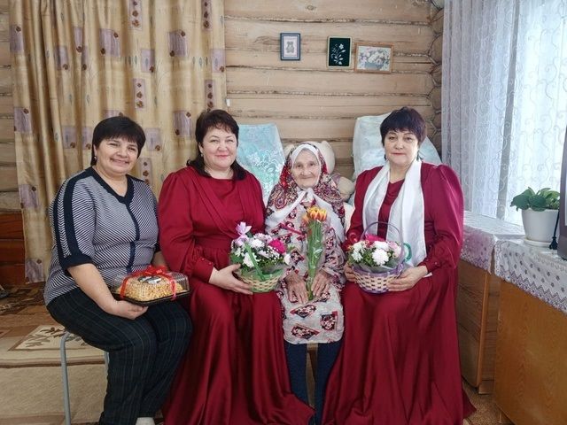 Чаллы башы авылында Гайфетдинова Хафизә Гельметдин кызына бүген 95 яшь тулды