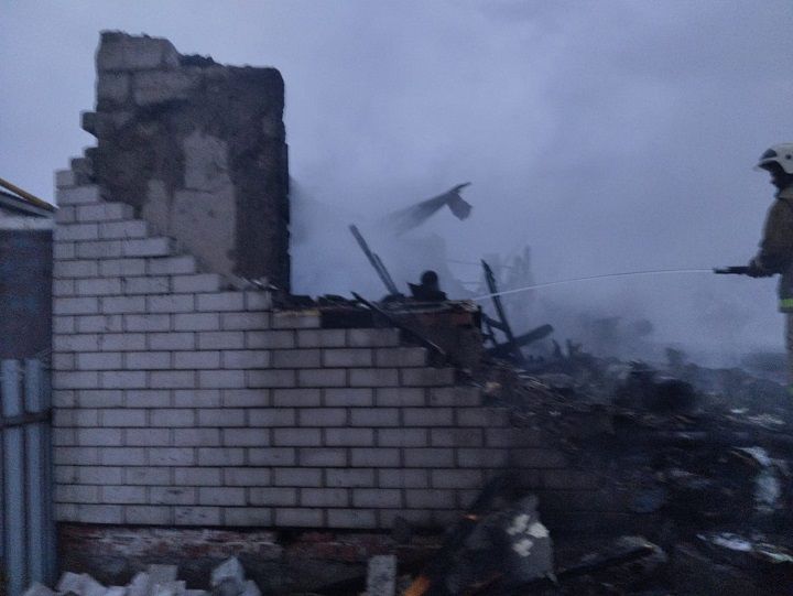 В селе Ленино сгорел жилой дом.