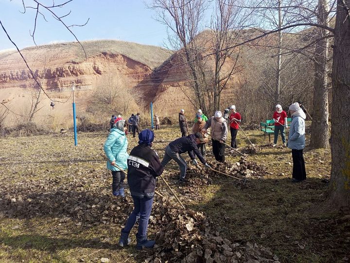 В Шахмайкинском поселении благоустроили территорию у родника «Наил Бабай»