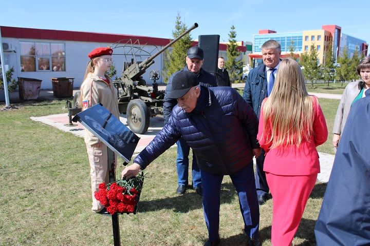 В Новошешминске открыли мемориальную доску Александру Орлову (фоторепортаж)