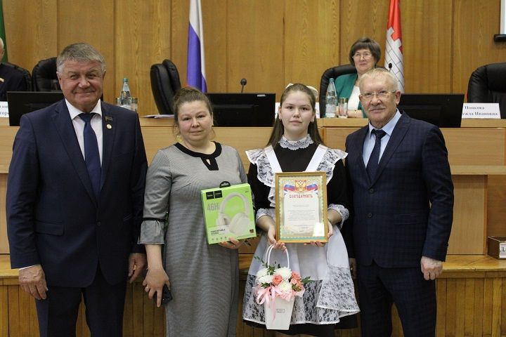 На заседании Совета района наградили достойных новошешминцев (фоторепортаж)