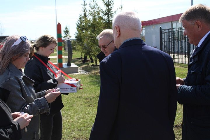 В Новошешминске открыли мемориальную доску Александру Орлову (фоторепортаж)
