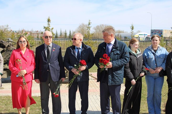 В Новошешминске открыли мемориальную доску Александру Орлову (фоторепортаж)