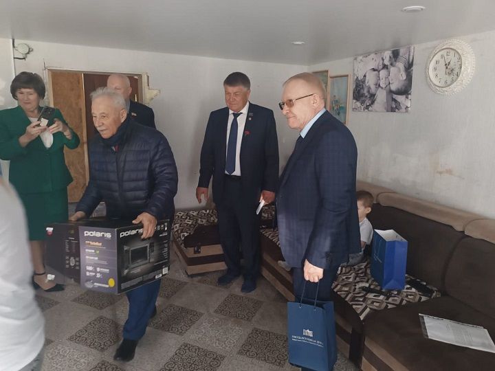 Семью участника СВО навестили высокие гости