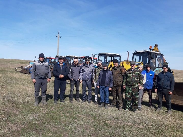 В Шахмайкинском сельском поселении провели техосмотр тракторов у частников