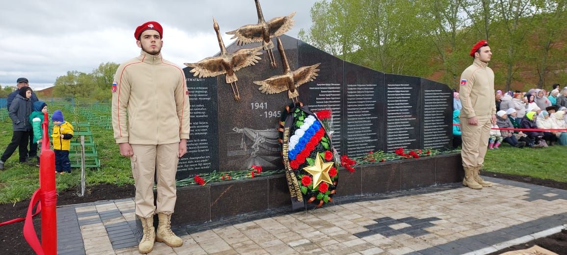 В селе Шахмайкино открыли Парк памяти и стелу участникам войны(фоторепортаж, видео)