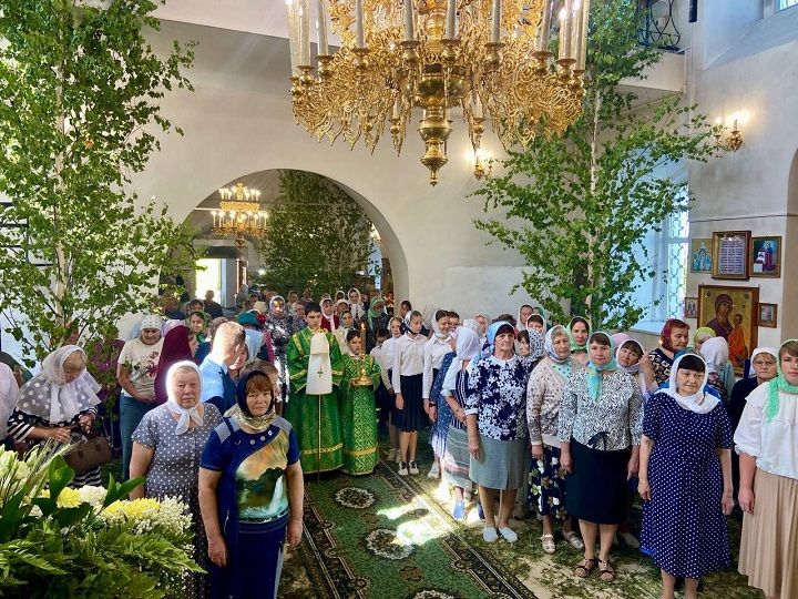 В Духов день в Новошешминском Троицком храме службу провел епископ Пахомий
