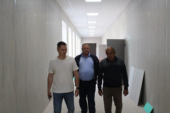 Контроль на объектах: Егор Тарнавский проверил ход строительства в районе