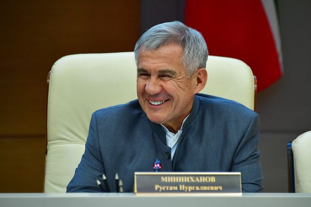 Многодетные семьи Татарстана получат микроавтобусы ко Дню семьи
