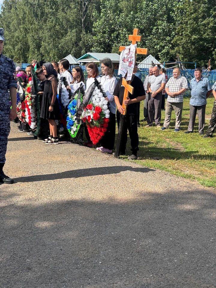 В селе Чув. Чебоксарка простились с бойцом, погибшим в зоне СВО