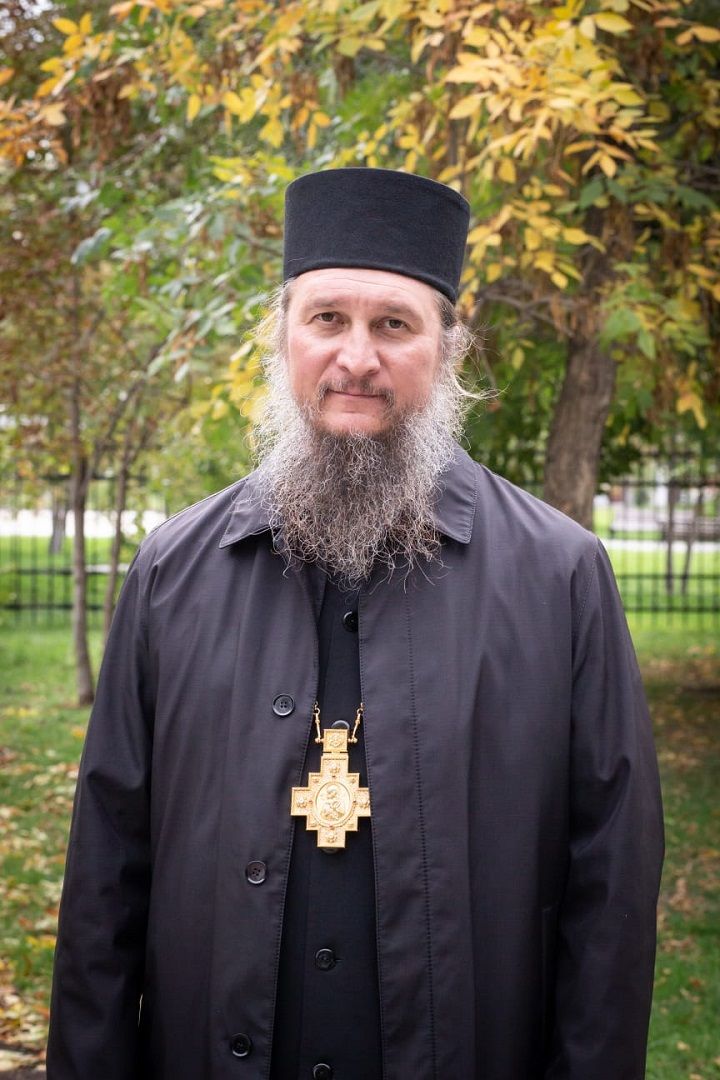 Епископ Пахомий поздравляет учащихся новошешминцев с Днем знаний