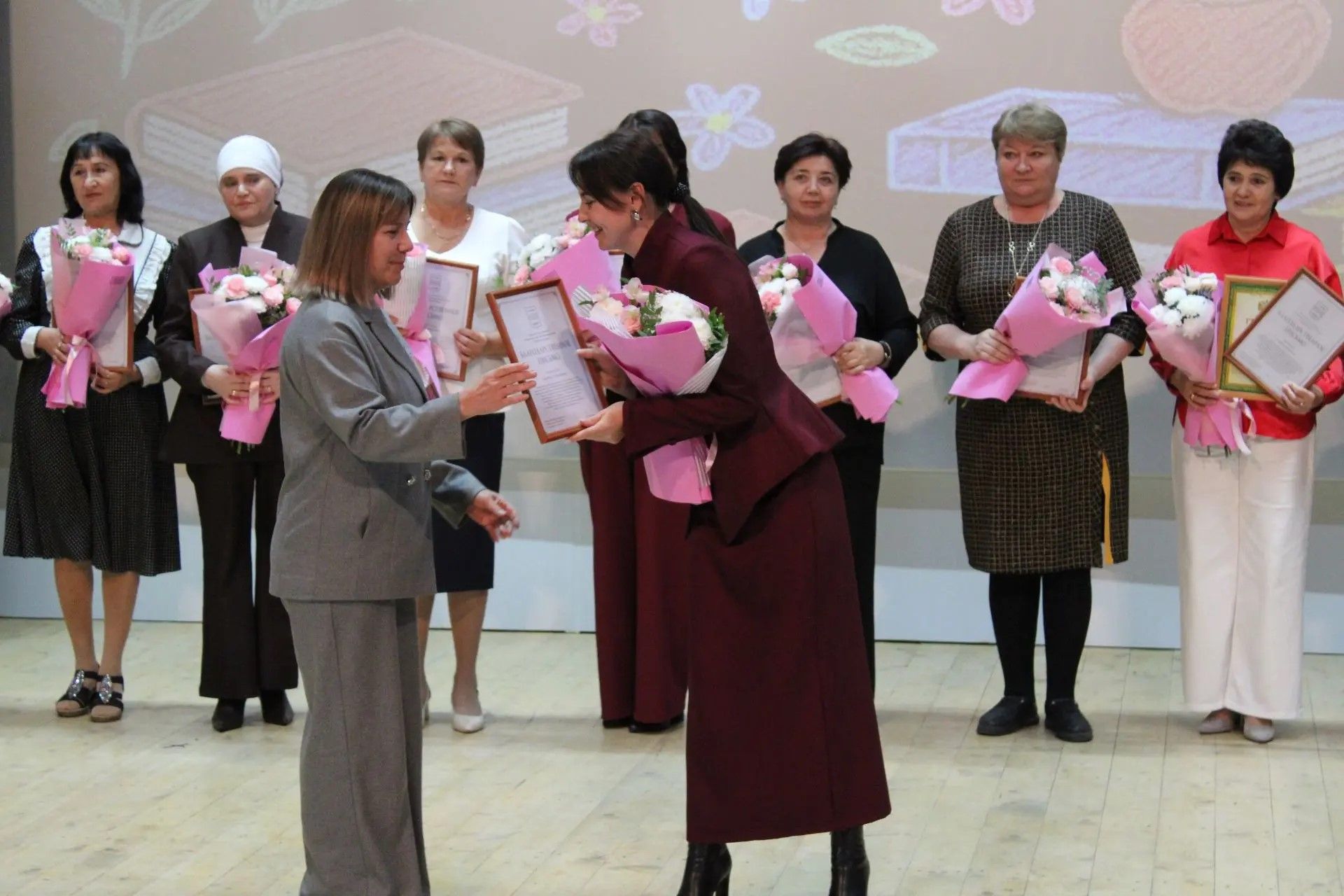 Учителей района наградили в Доме культуры (фоторепортаж)